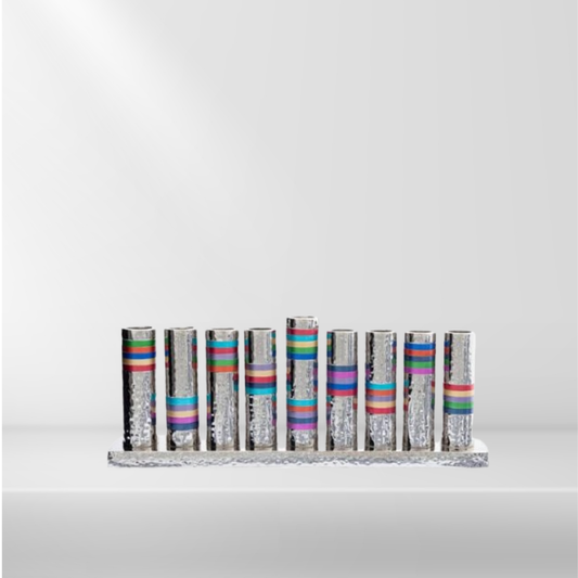 חנוכיית צינורות צבעוניים מרוקעת בעבודת יד