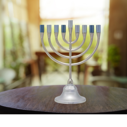 חנוכיה קלאסית עם קנים בגוון אפור