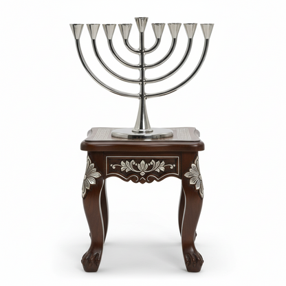 חנוכיית מתכת קלאסית נקיה בציפוי ניקל מבריק