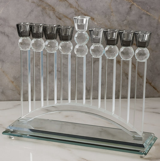 חנוכייה קריסטל מהודרת בגווני כסף 34X28 ס"מ